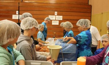 AES Students Volunteer with Kids Against Hunger
